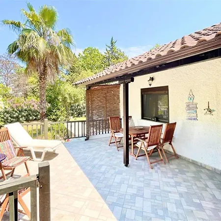 Dimitris Garden House *